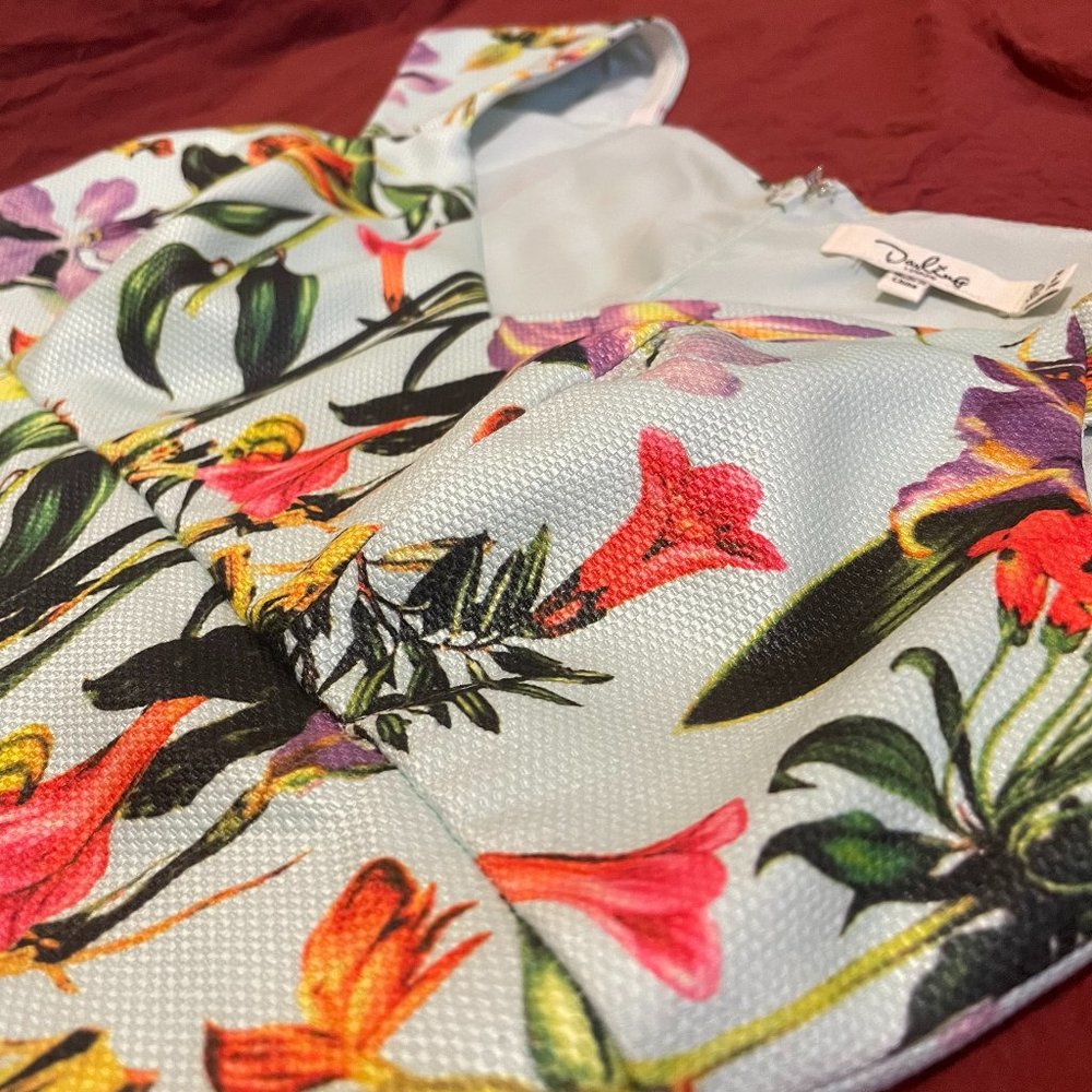 Darling floral spring knee-length dress
